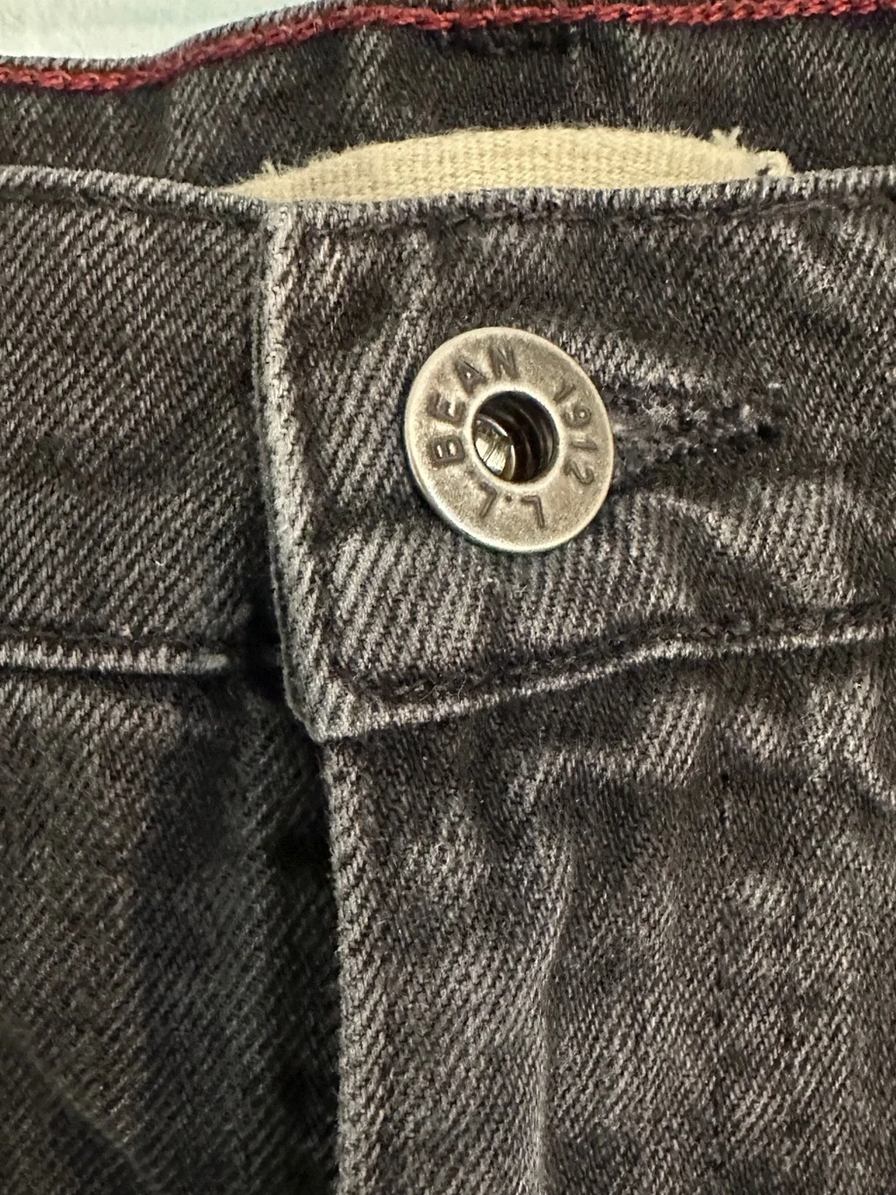 L.L.Bean Men’s 1912 Trail Fit denim jeans in washed black, size 40x29